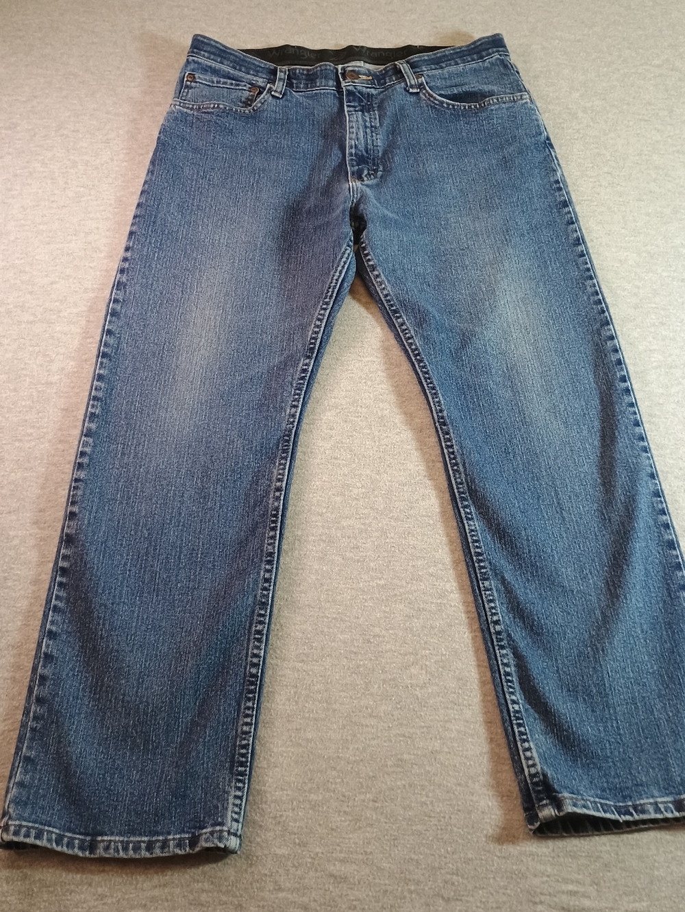 Wrangler Men's Size 34 Classic Straight Leg Blue Jeans